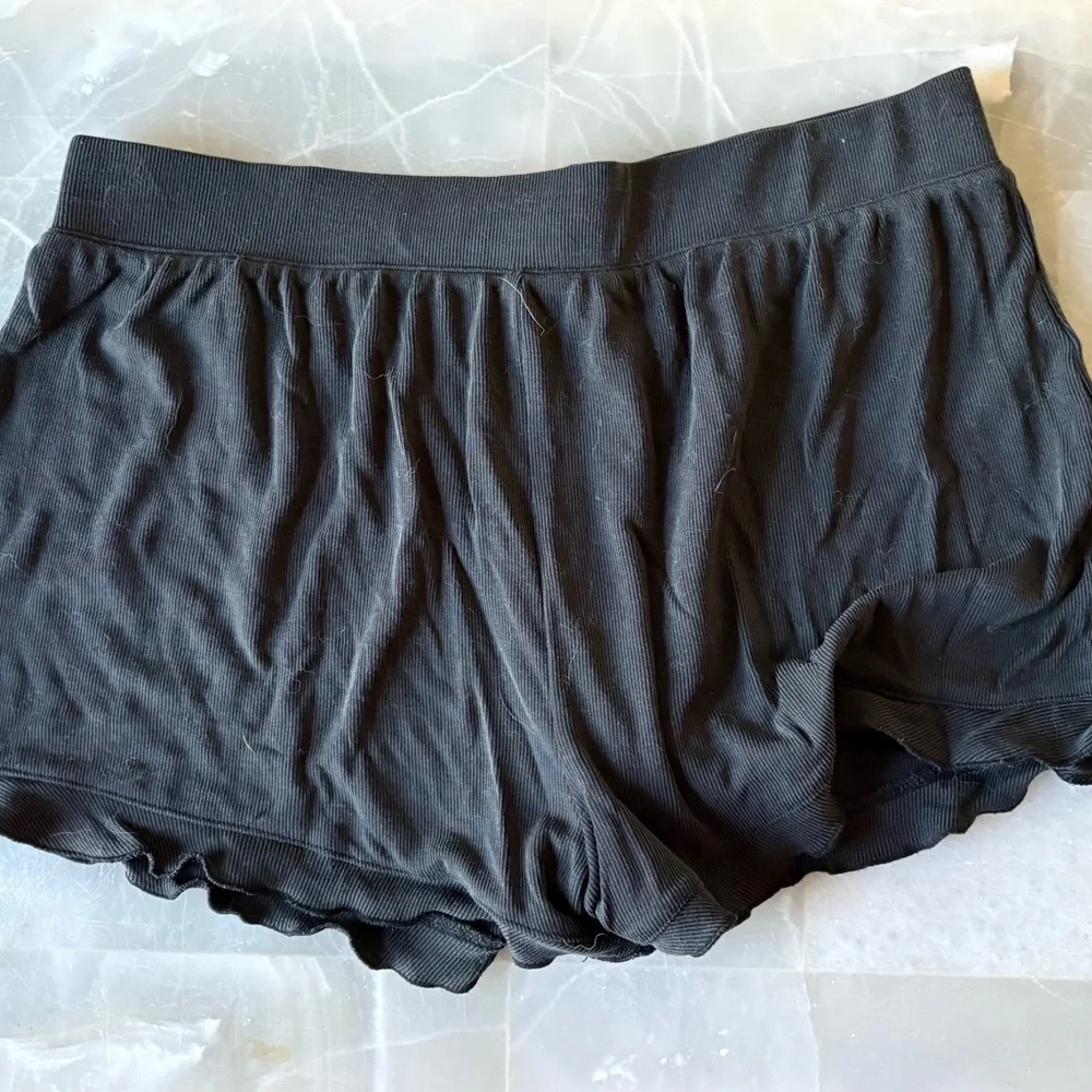 Marine Layer Ruffle Shorts - Picture 3 of 6